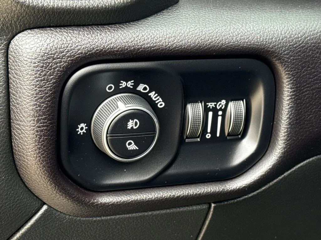 Used 2024 Silver Ram Laramie image 24