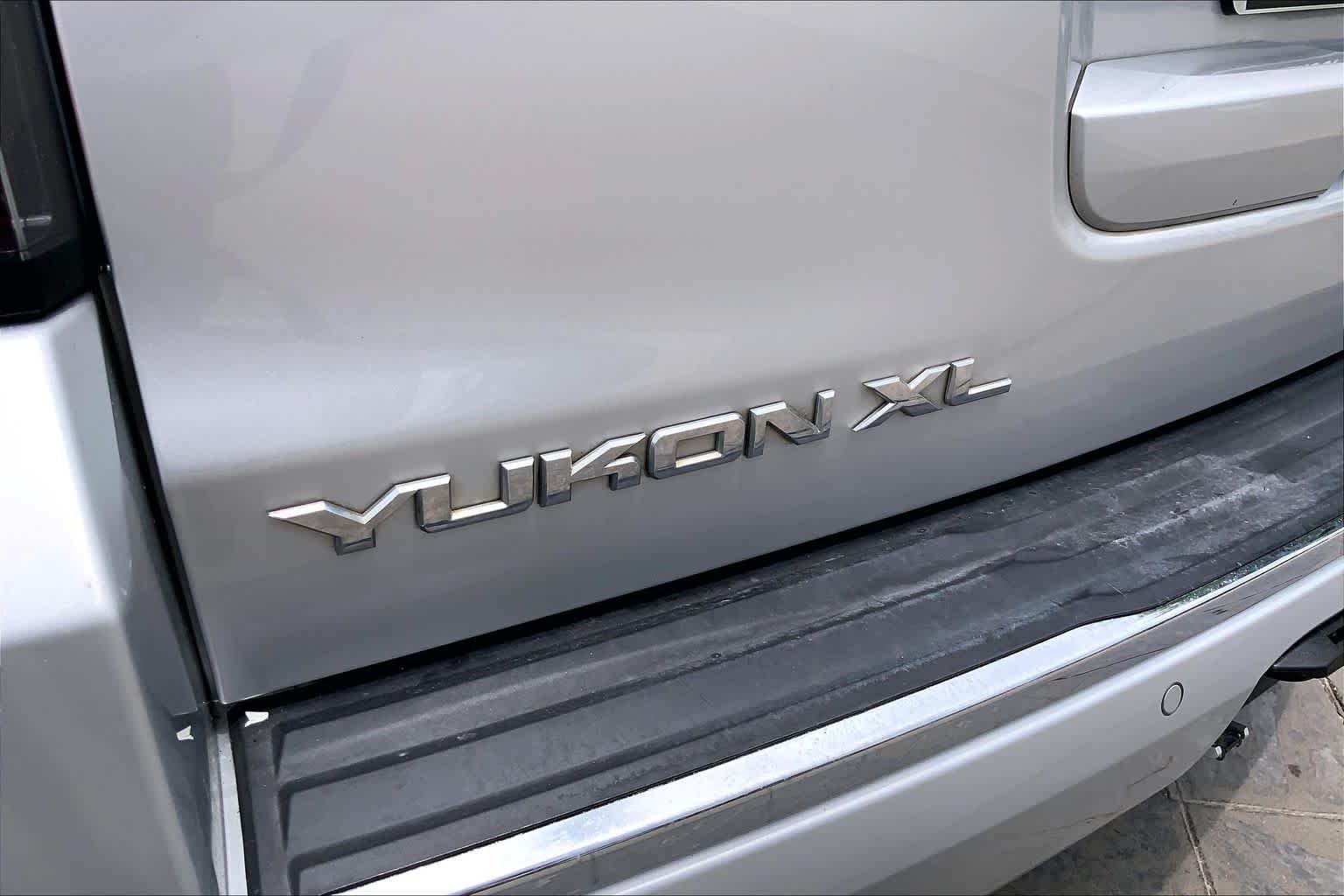 Used 2016 Quicksilver Metallic GMC Denali image 9