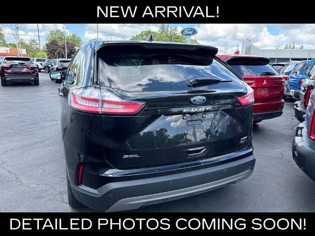 Used 2022 Black Metallic Ford SEL image 8