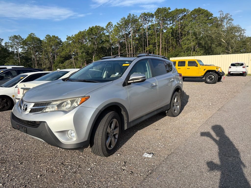 Used 2015 Silver Toyota XLE image 9