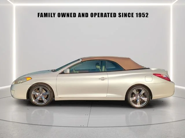 Used 2006  Toyota SLE image 3