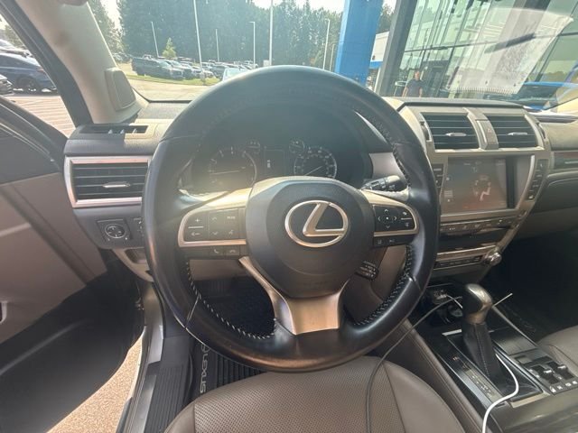 Used 2020  Lexus 460 image 12