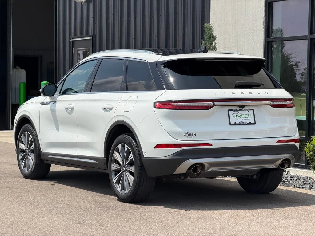 Used 2022 White Lincoln Reserve image 3