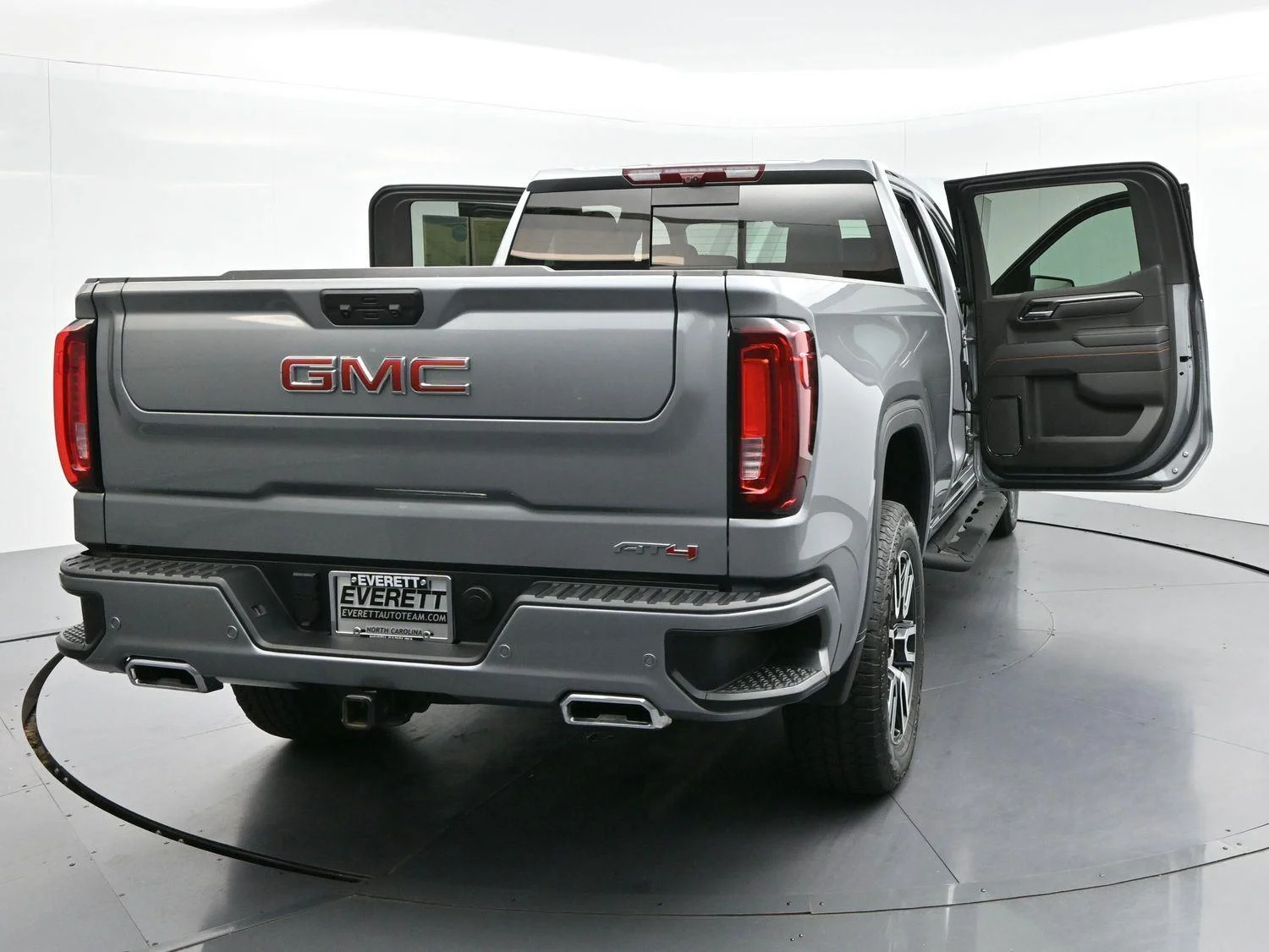 Used 2025 Sterling Metallic GMC AT4 image 44