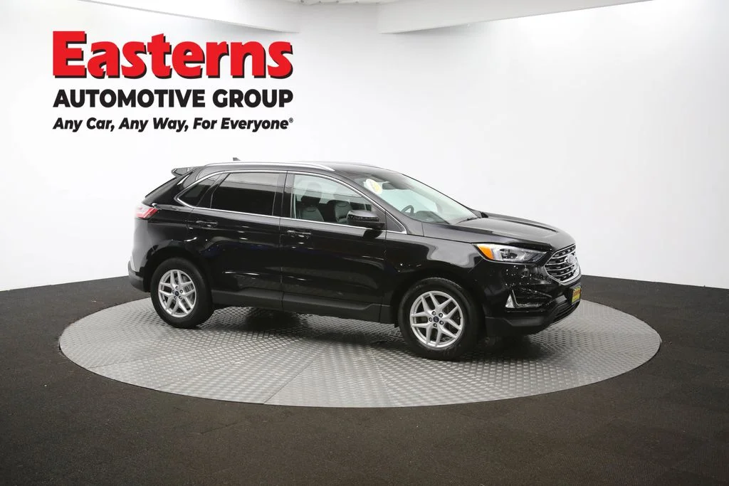 Used 2022 Black Ford SEL image 46