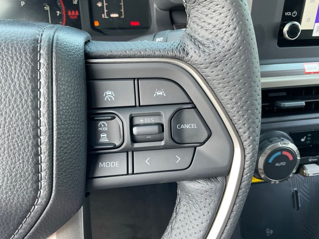 2025 Toyota Tacoma SR5 - Photo 13