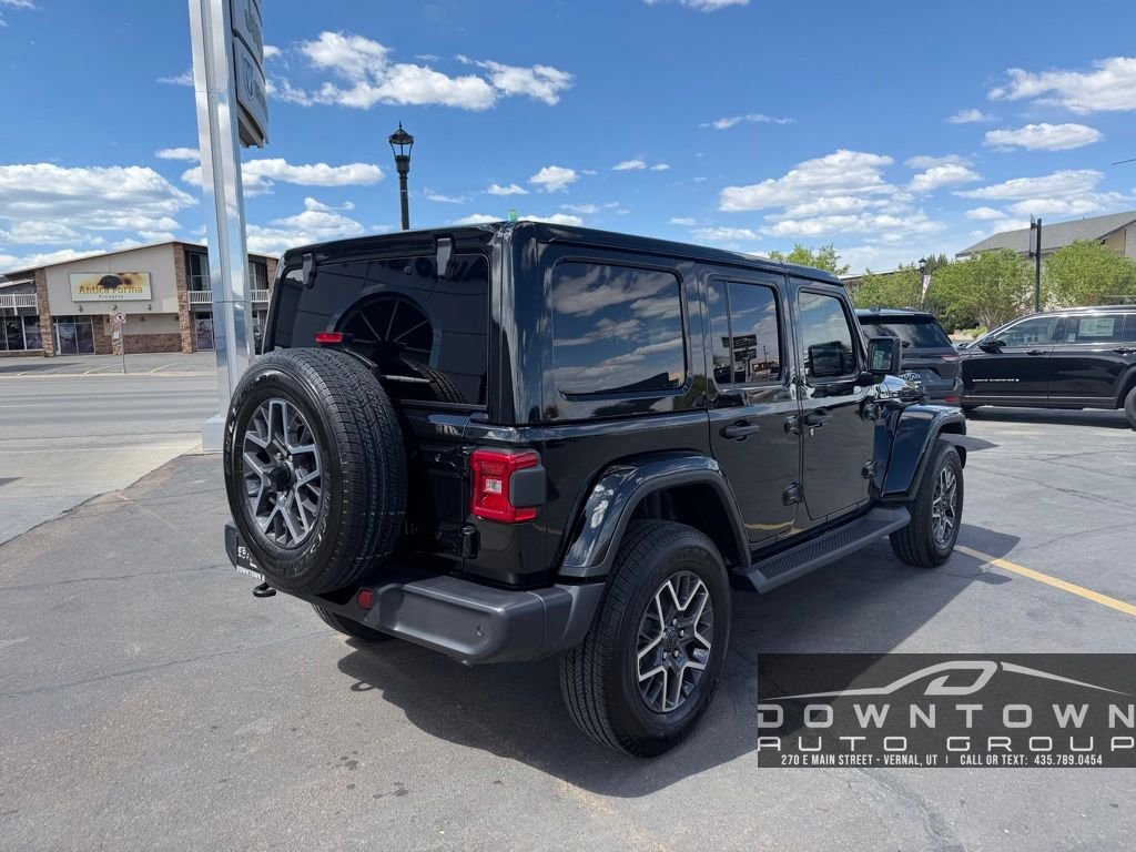 New 2026 Black Clear-Coat Exterior Paint Jeep Sahara image 3