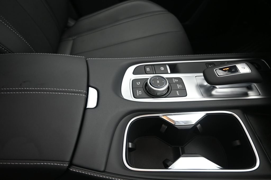 New 2027 2T RAD WHT INFINITI Sport AWD image 28