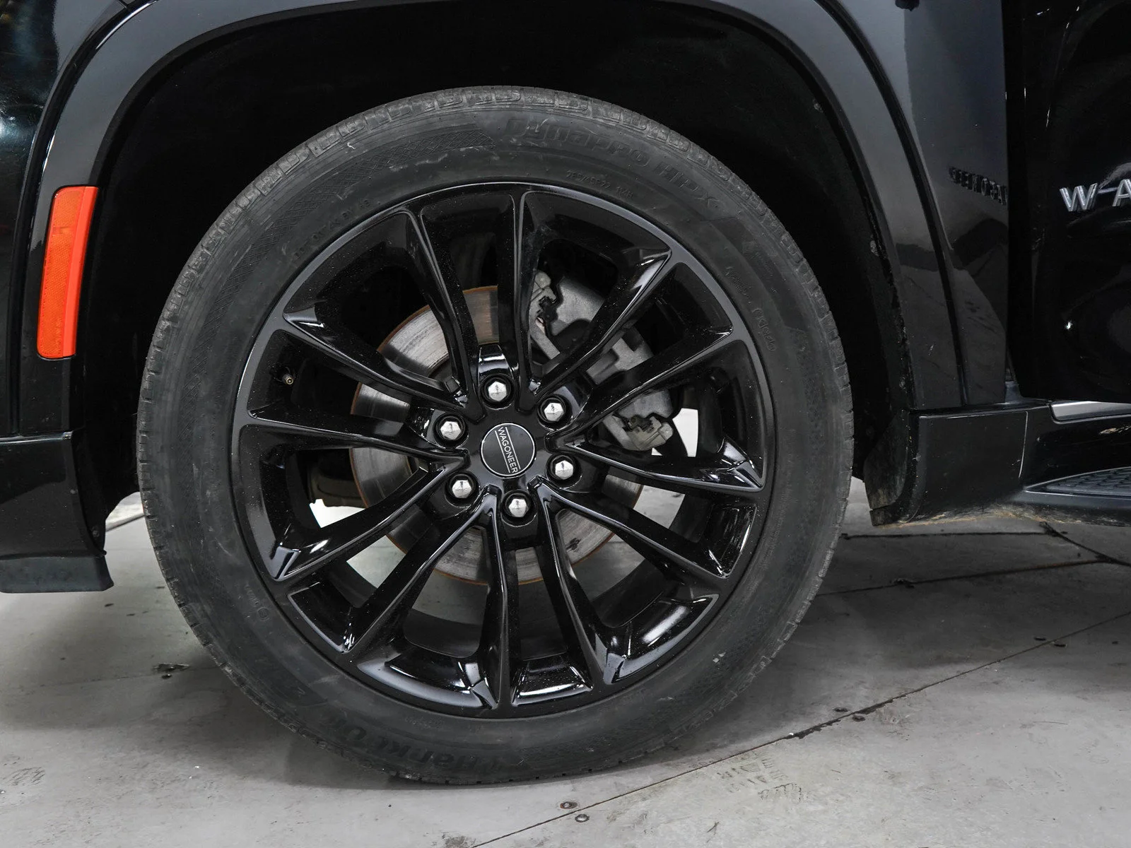 Used 2023 Diamond Black Crystal Pearlcoat Jeep Series II image 33