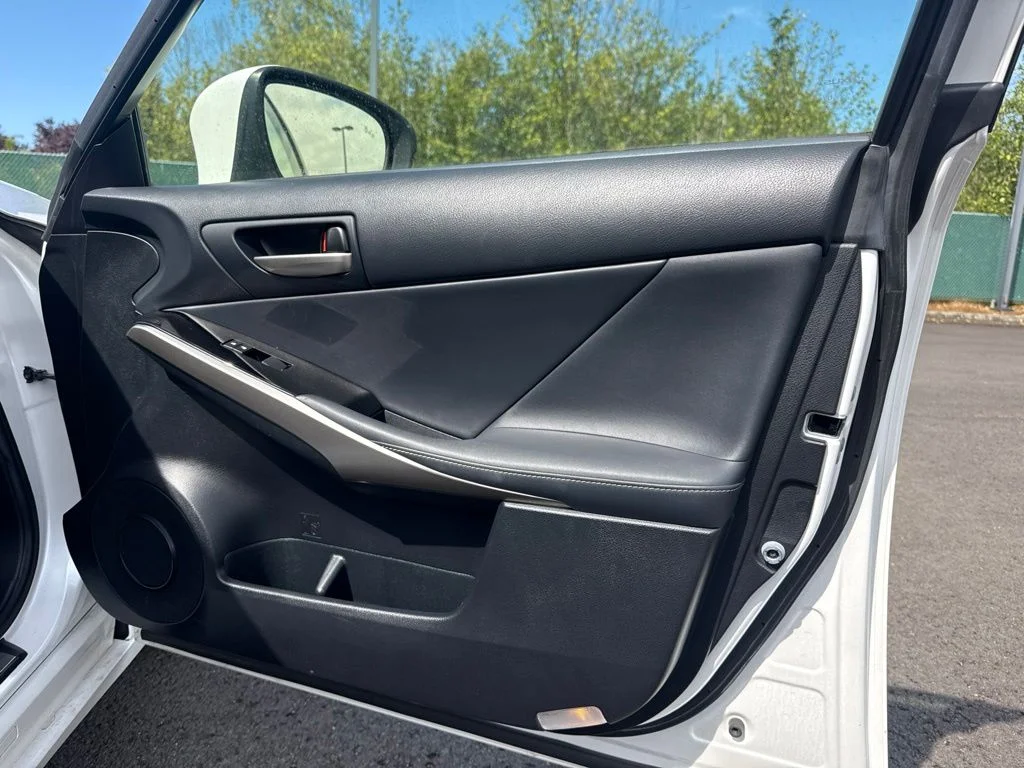 Used 2018 Eminent White Pearl Lexus 300 image 25