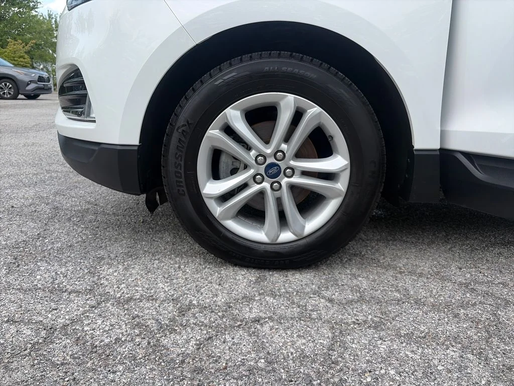 Used 2020 Oxford White Ford SEL image 26