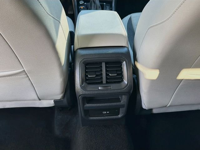 Used 2025  Volkswagen 1.5T SE image 25