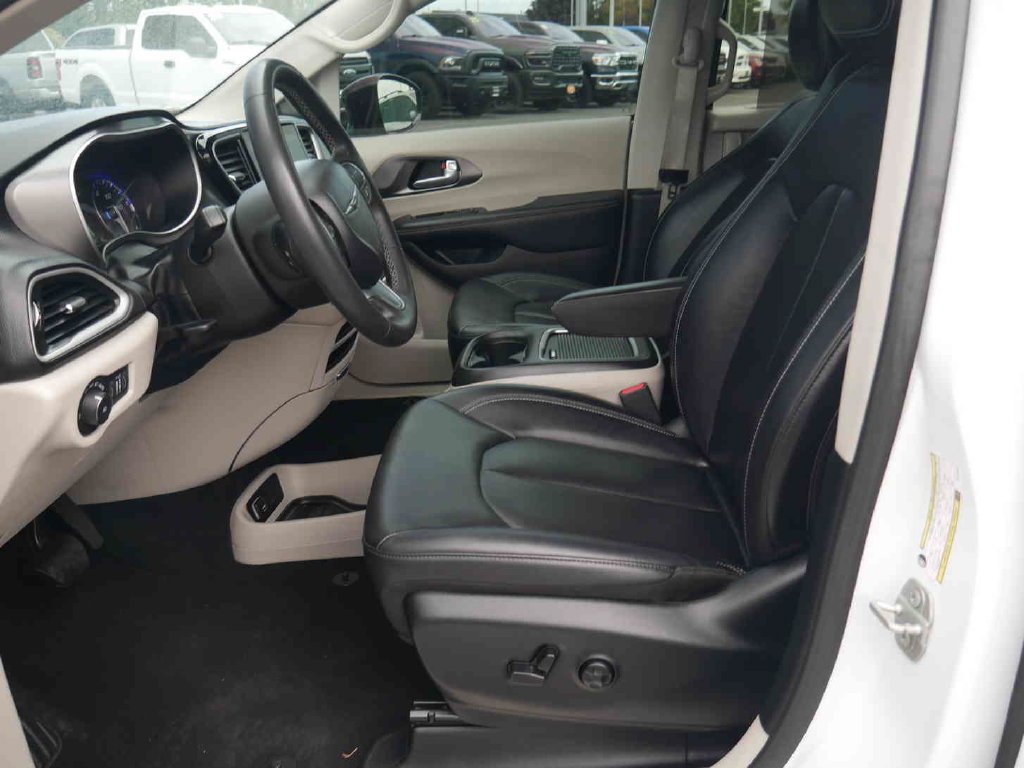 Used 2024 White Chrysler Touring L image 25
