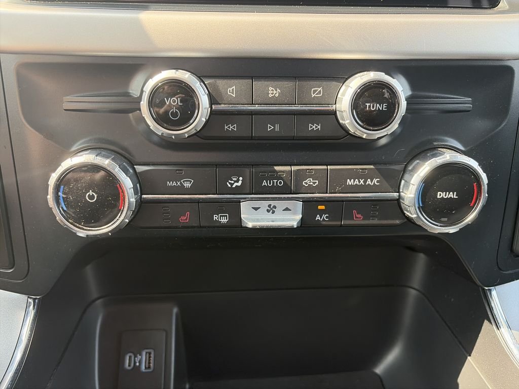 Used 2022 Silver Metallic Ford XLT image 25
