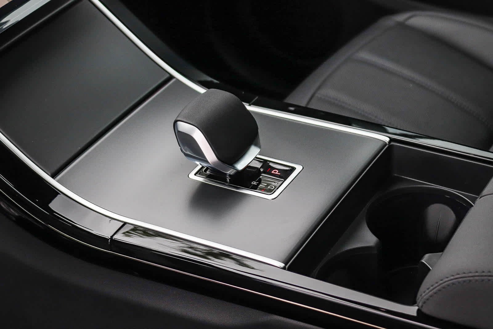 New 2026 Fuji White Land Rover Core S image 20