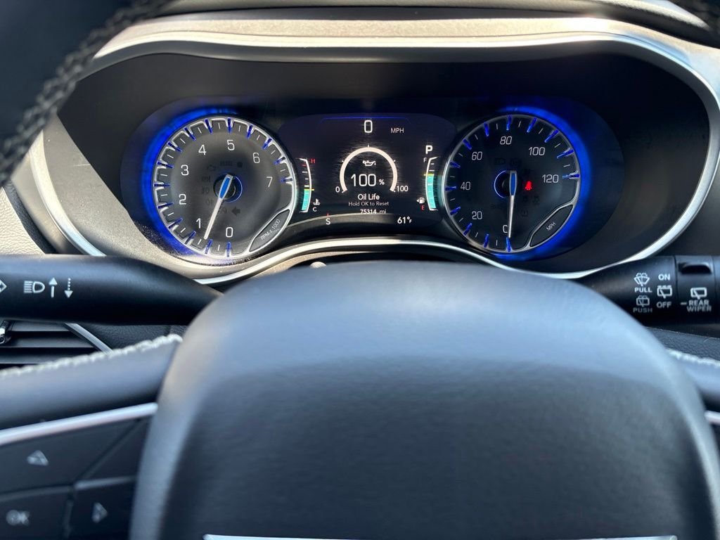 Used 2022 White Chrysler Touring L image 18