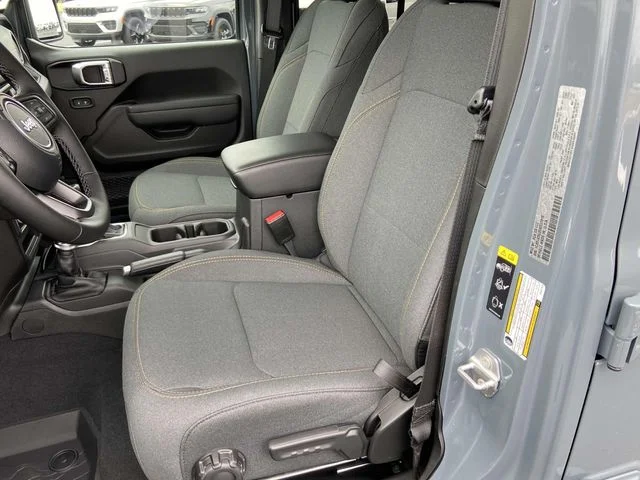New 2025 Anvil Clearcoat Jeep Sport S image 15