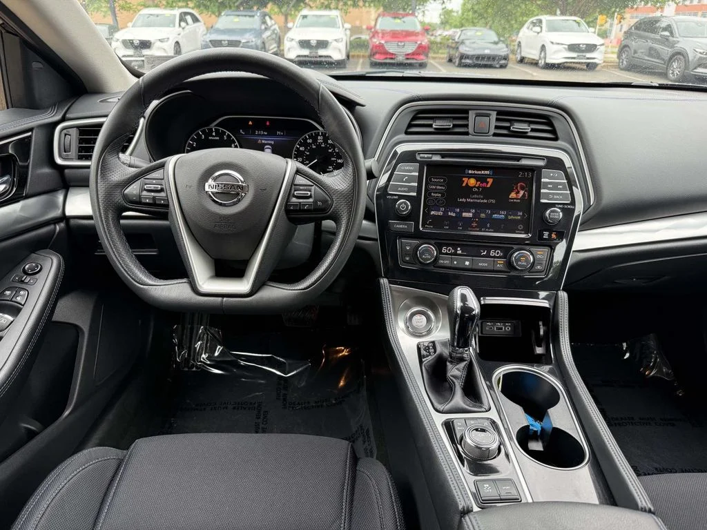 Used 2020 Black Nissan 3.5 S image 16