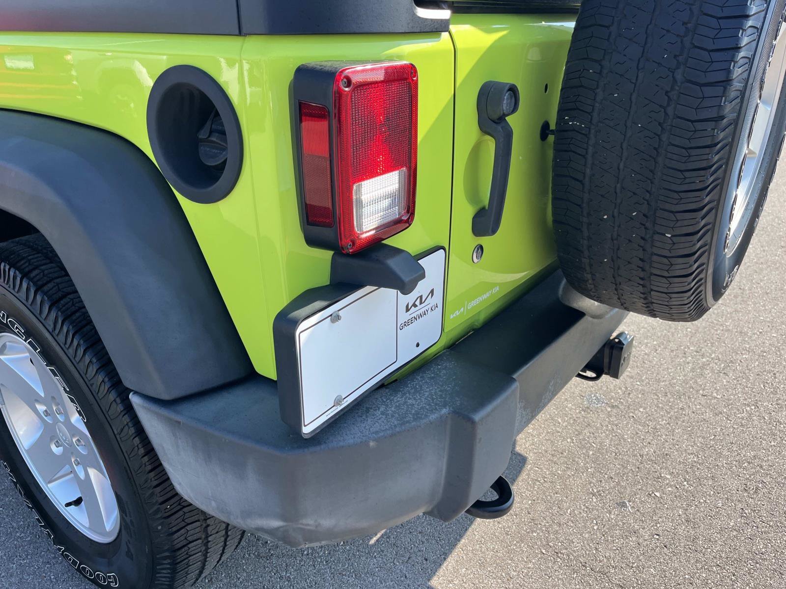 Used 2017 Hypergreen Clearcoat Jeep Sport image 10