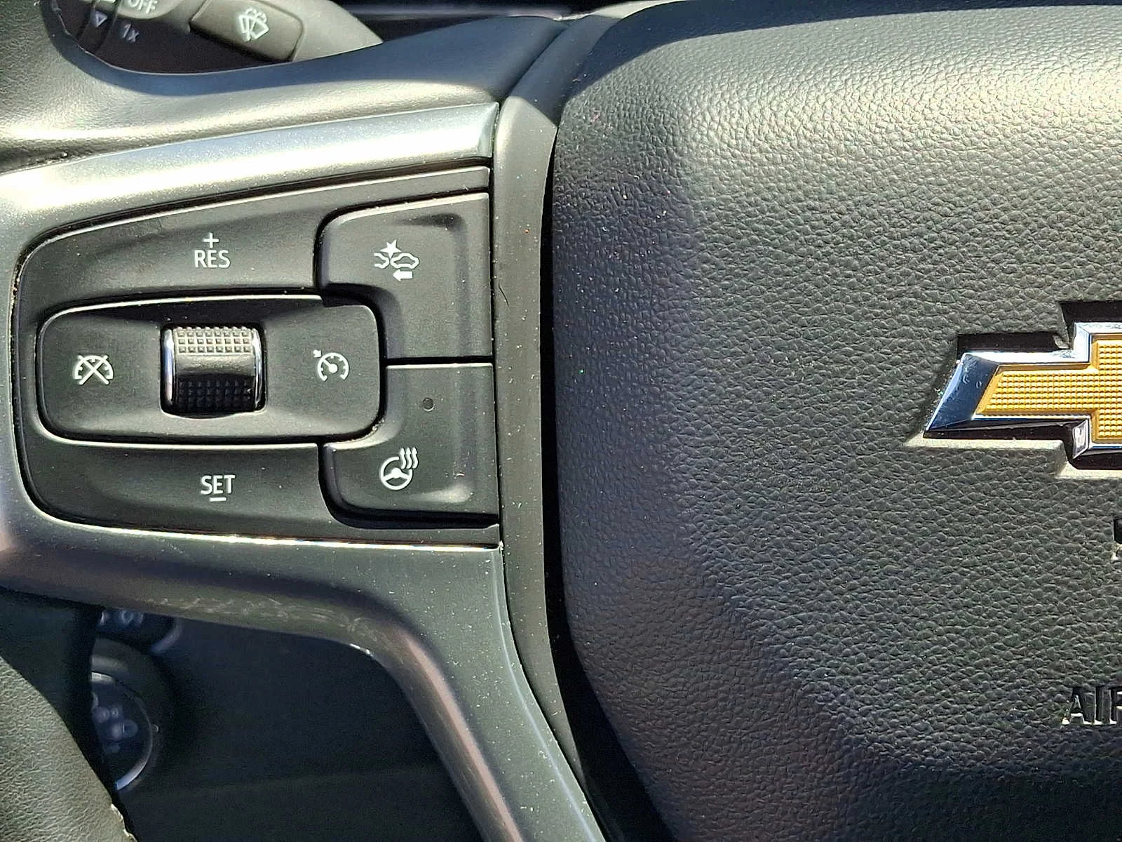 Used 2025 Summit White Chevrolet LT image 20