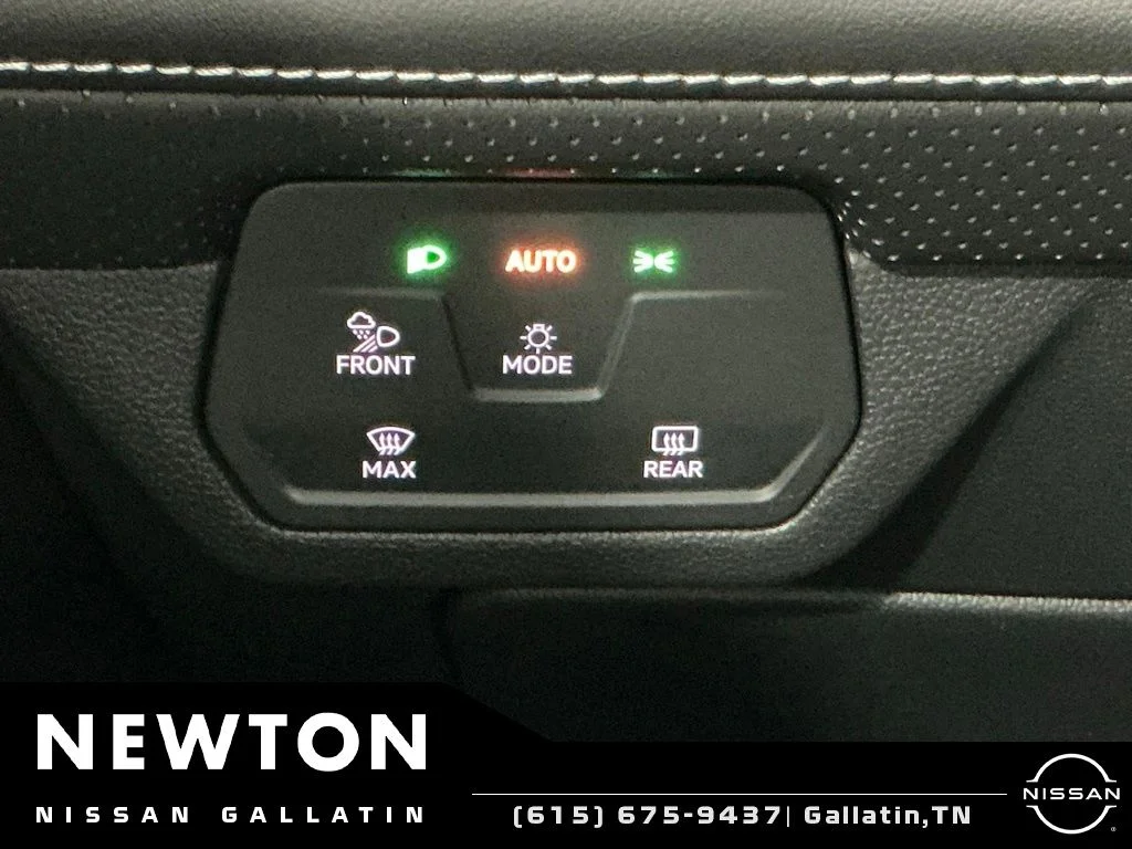 Used 2025 White Volkswagen 2.0T SE w/Technology image 55