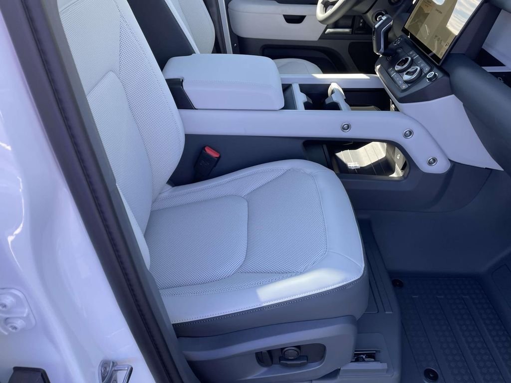 New 2026 Fuji White Land Rover S image 20