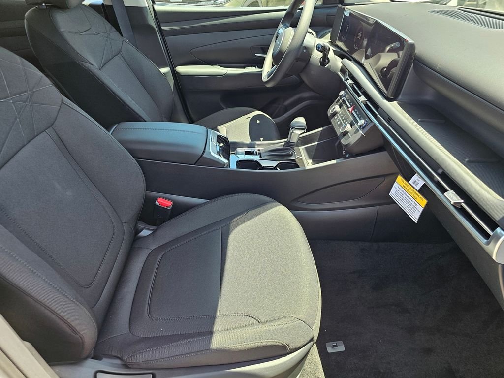 New 2026 White Hyundai SE image 13