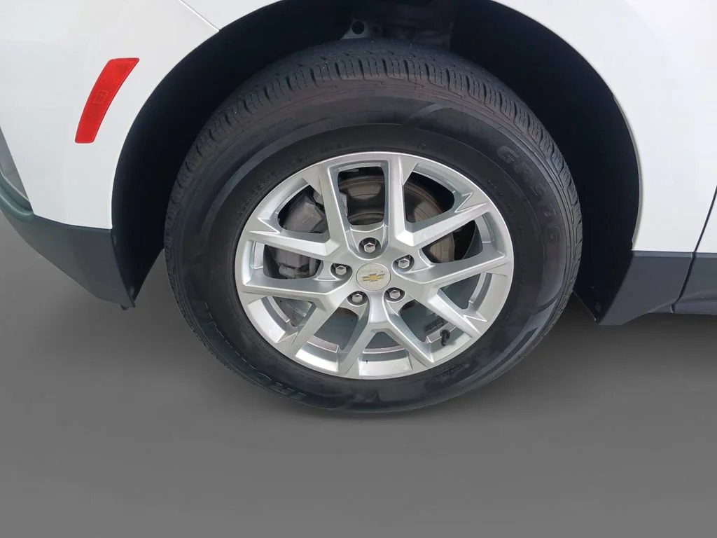 Used 2024 Summit White Chevrolet LT image 15