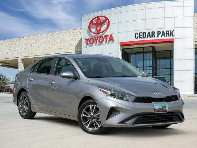 2023 Kia Forte LXS AT's photo