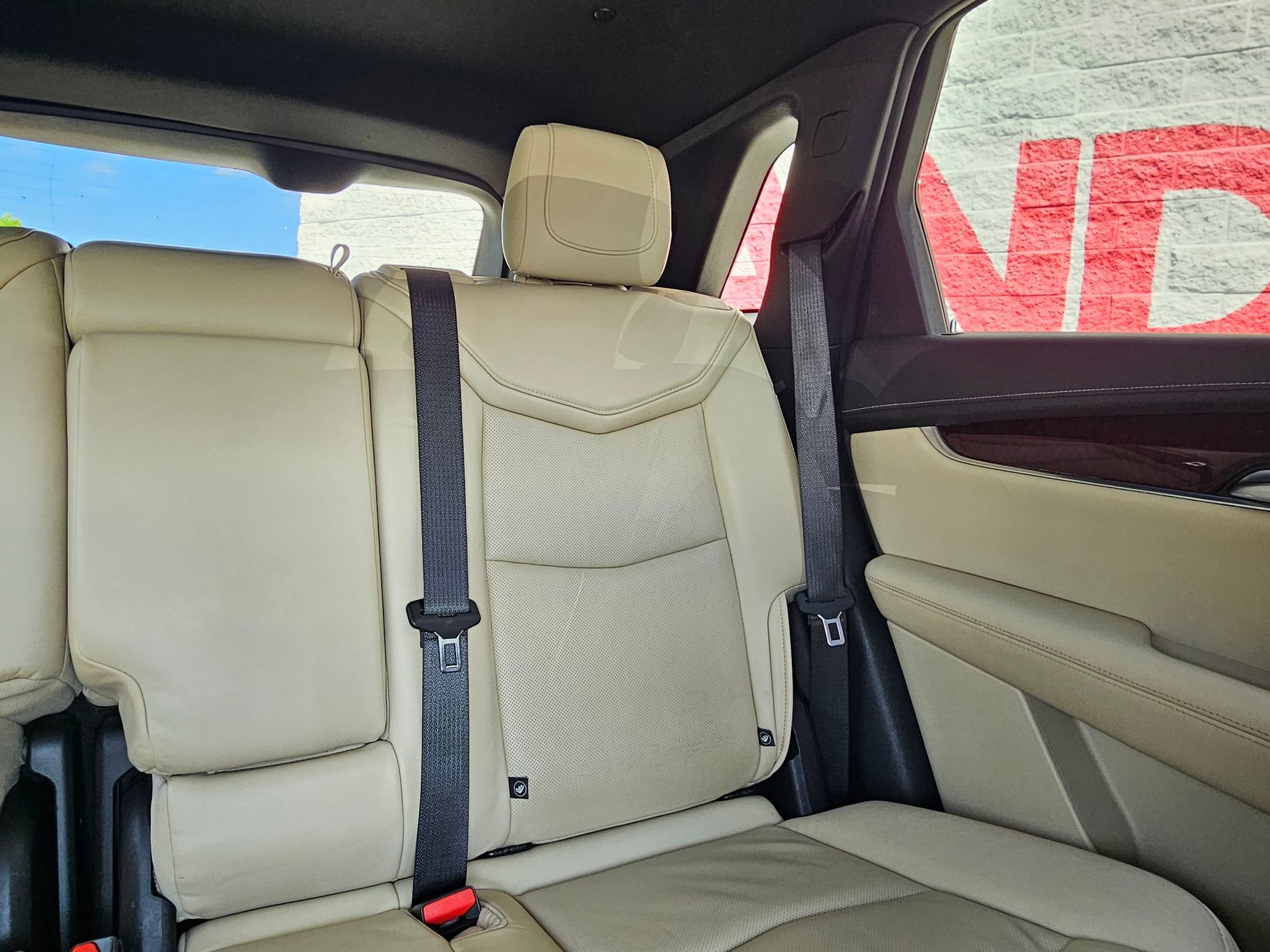 Used 2019 Crystal White Tricoat Cadillac Luxury FWD image 26