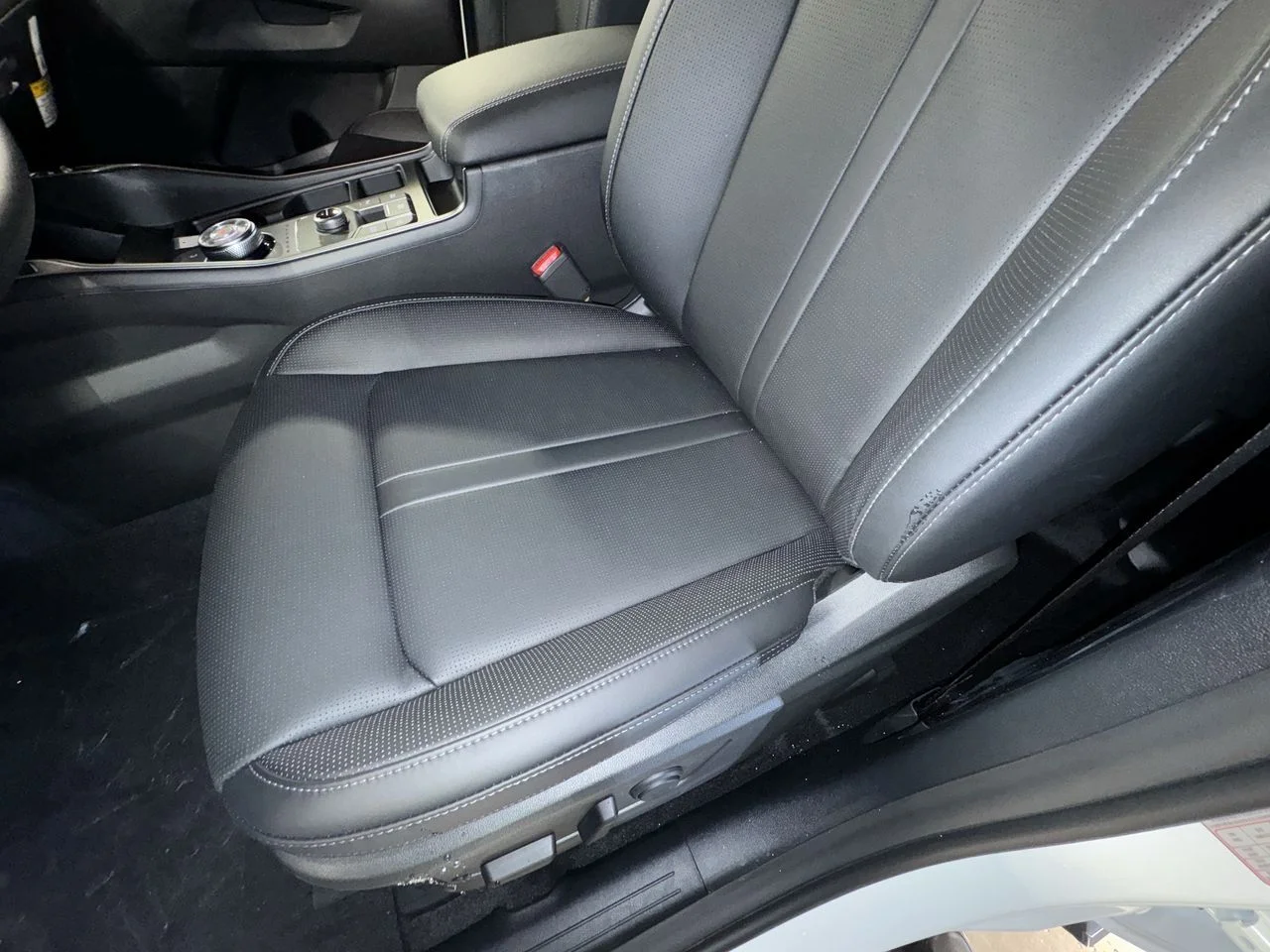 New 2026 Snow White Pearl Kia EX image 16
