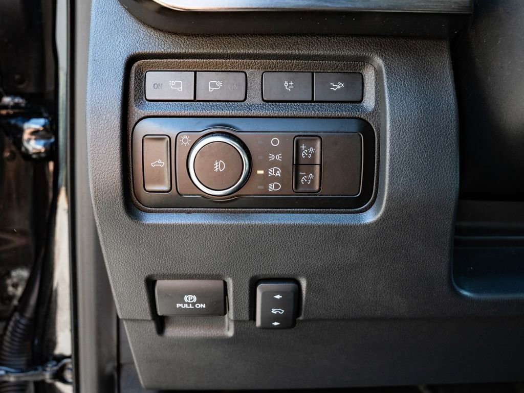 Used 2023 Agate Black Metallic Ford LARIAT image 46