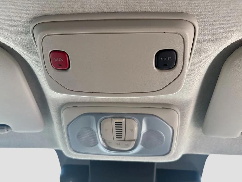 Used 2023 White Ram Base image 34