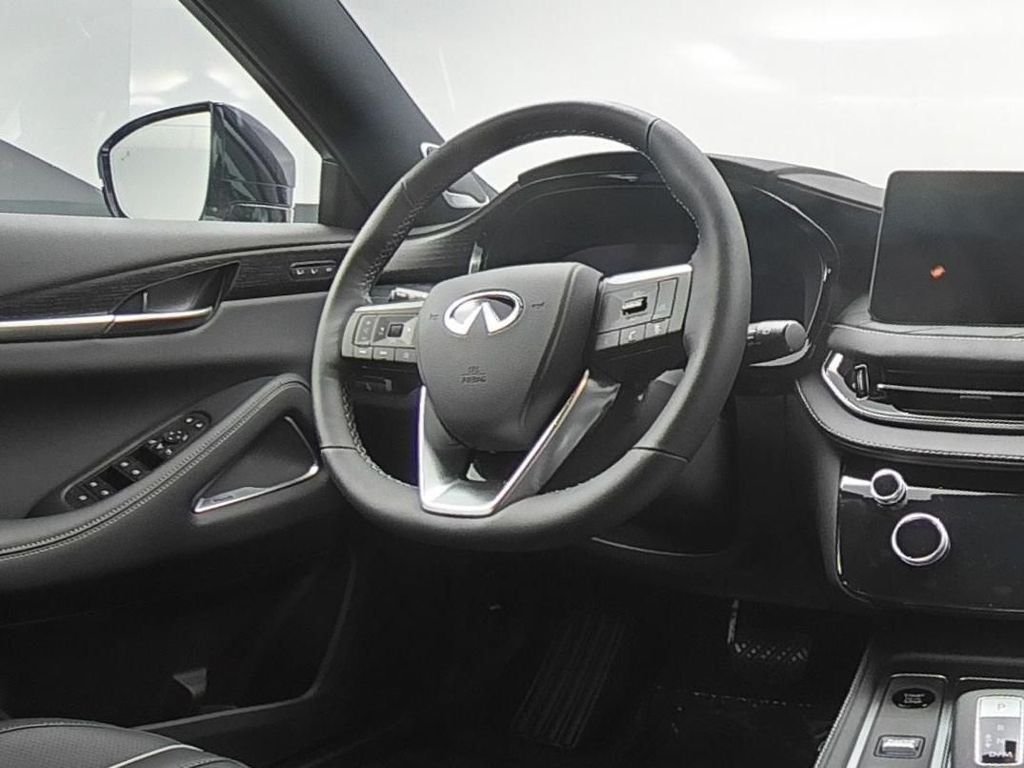 New 2027 2T RAD WHT INFINITI Autograph AWD image 31