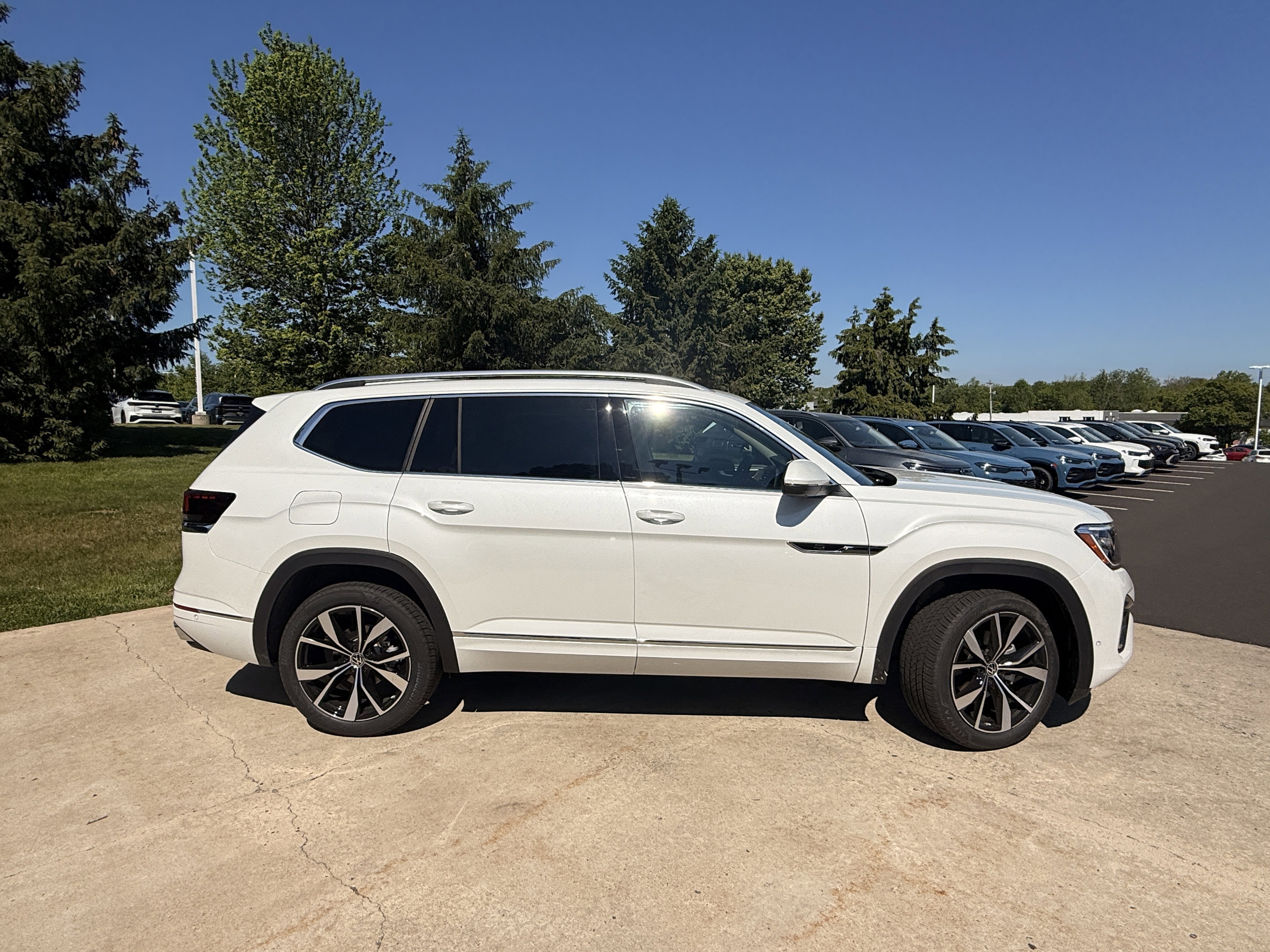 New 2026 Opal White Pearl Volkswagen 2.0T SEL Premium R-Line image 18