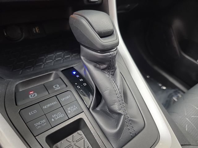 2024 Toyota RAV4 XLE - Photo 20