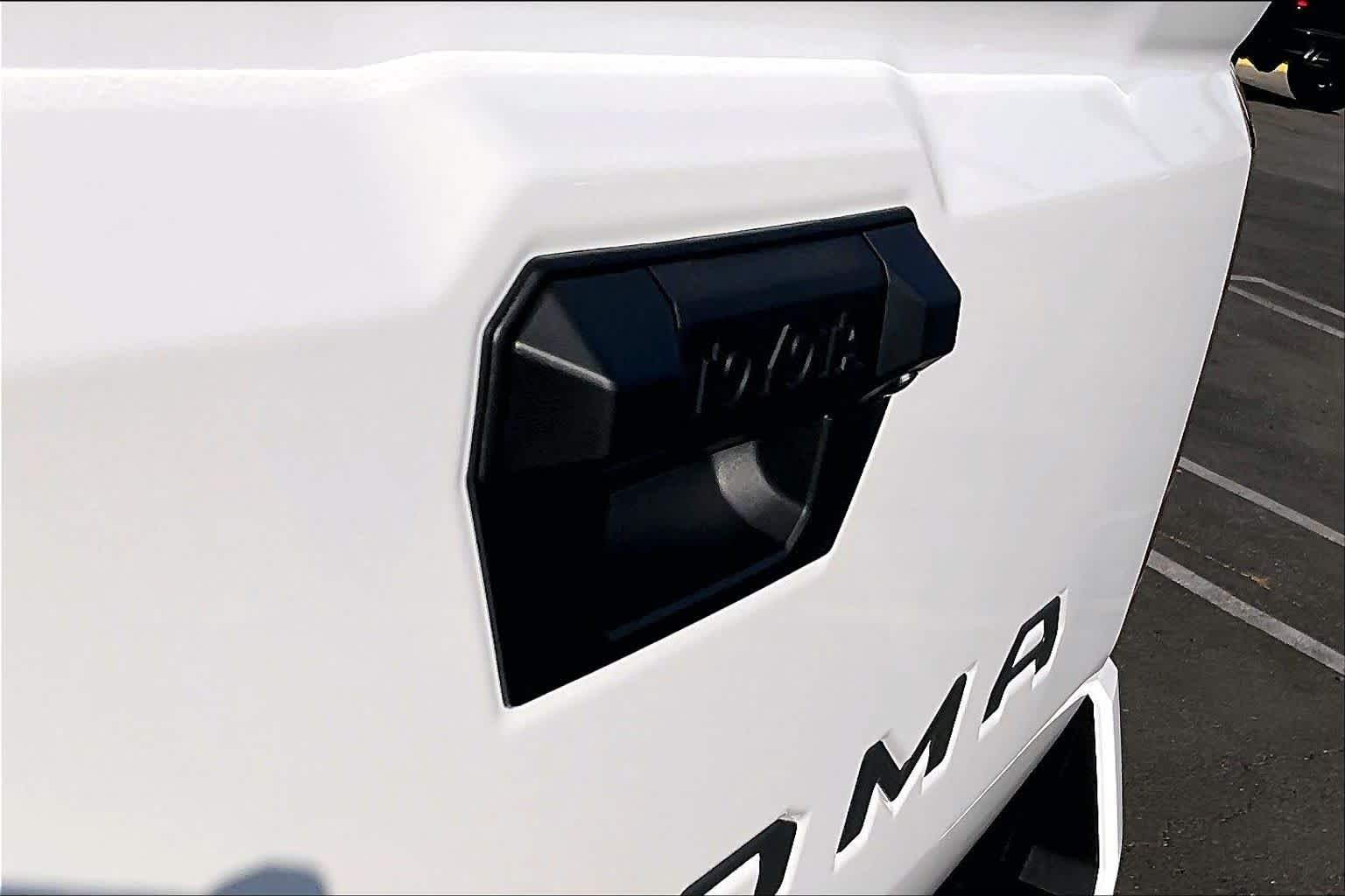 New 2026 Ice Cap Toyota SR5 image 15