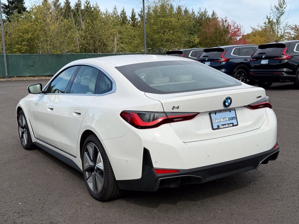 Used 2025 Alpine White BMW xDrive40 image 6