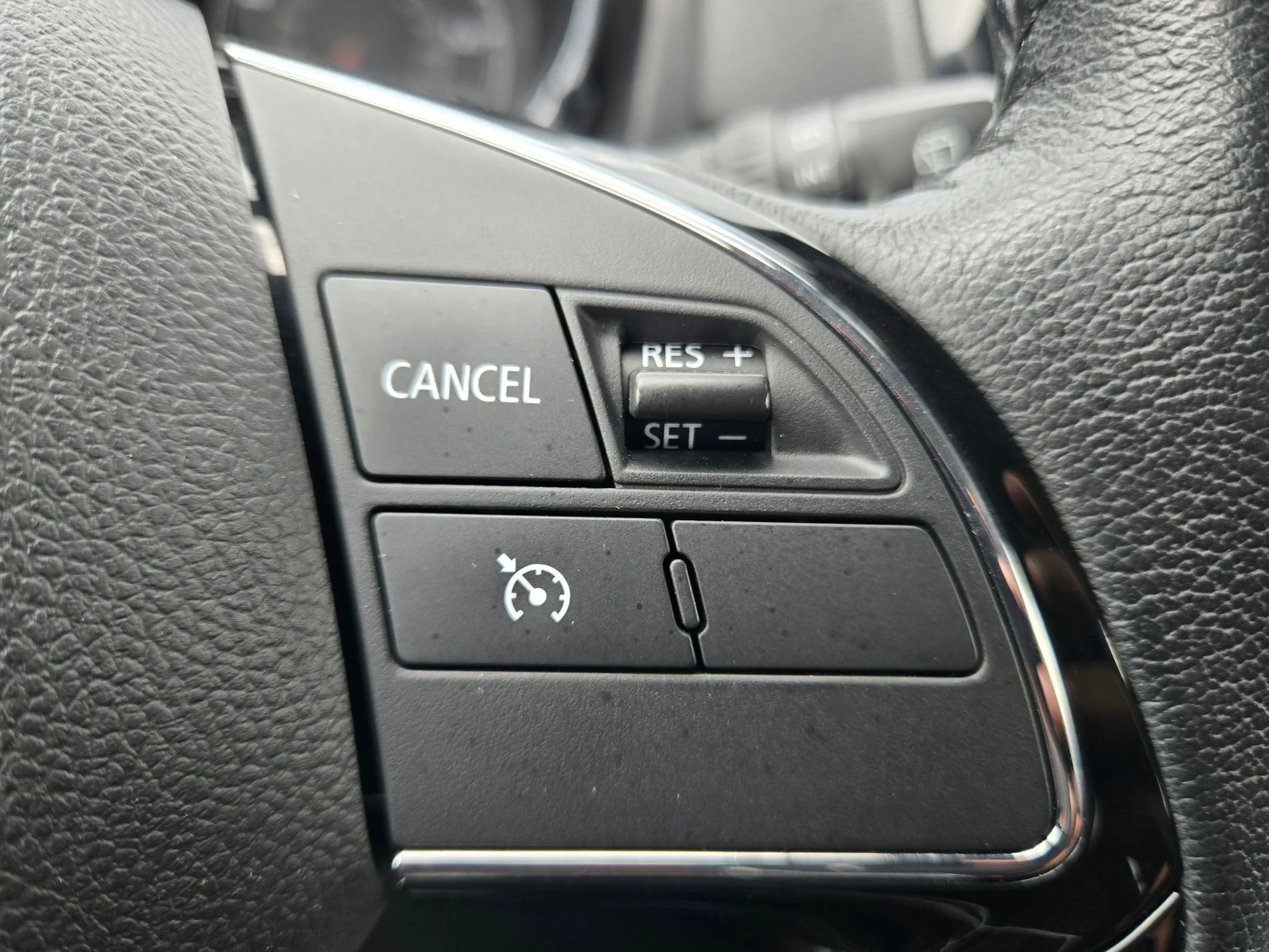Used 2024  Mitsubishi SE image 25