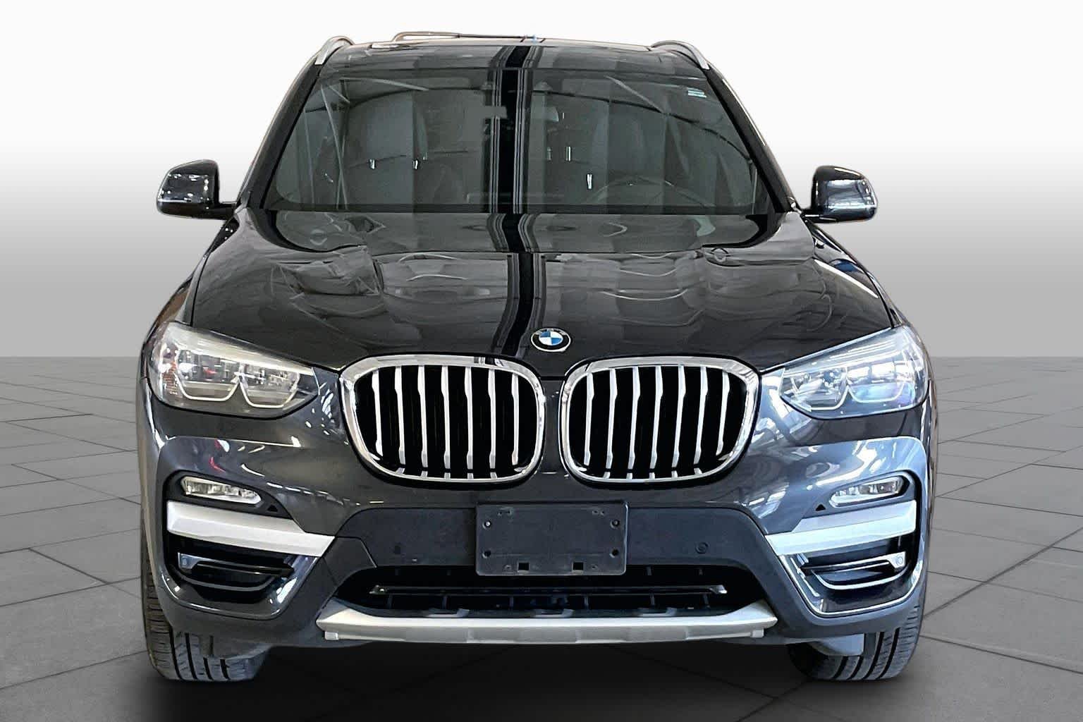 Used 2018 Dark Graphite Metallic BMW xDrive30i image 3