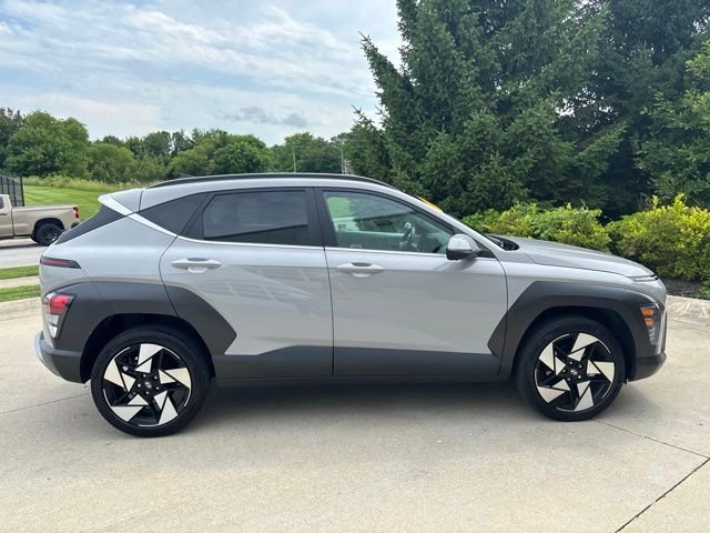 Used 2024 Cyber Gray Metallic Hyundai Limited image 6