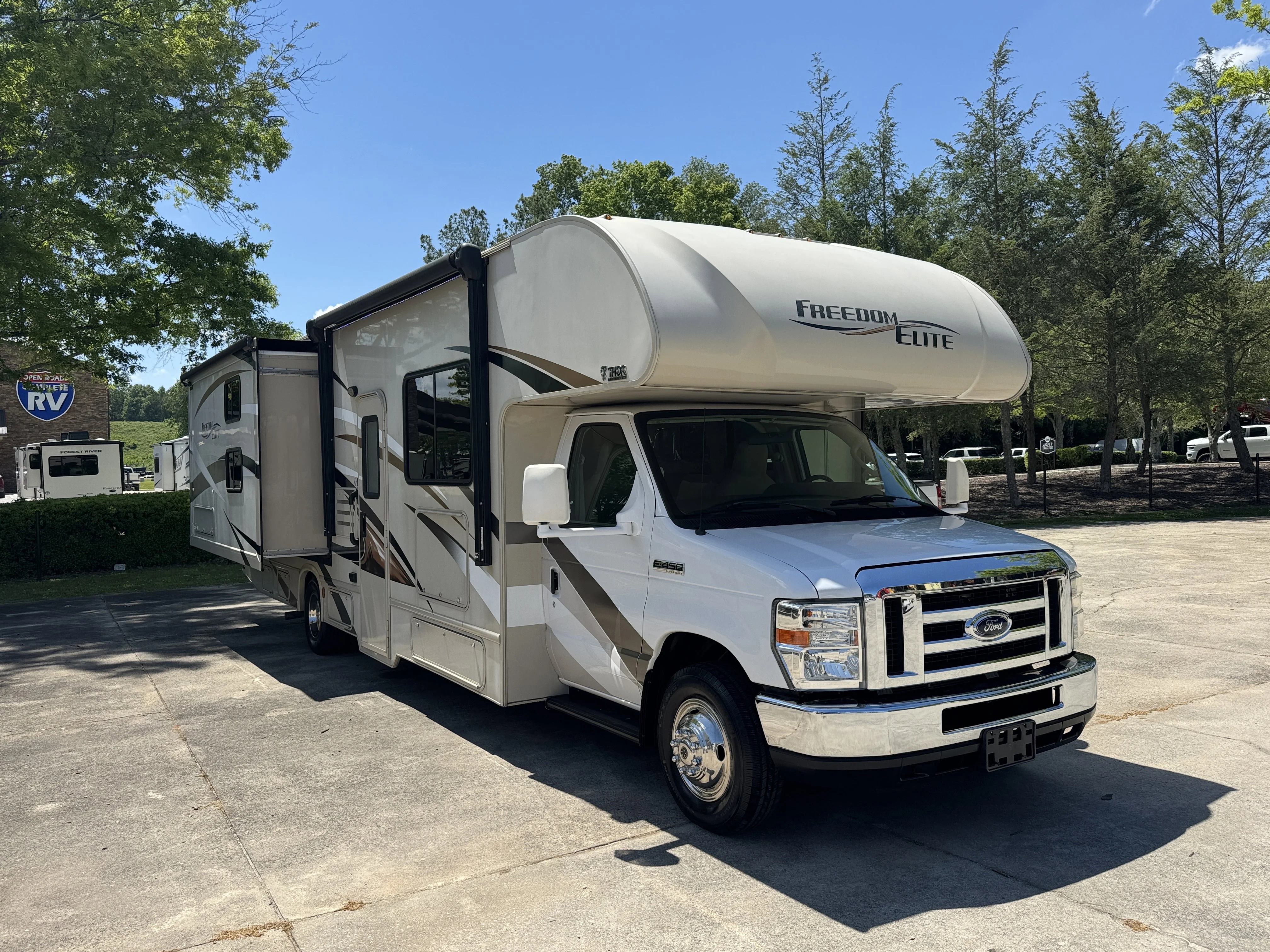 2017 Ford E-Series DRW E-450 Super Duty 158 in WB's photo