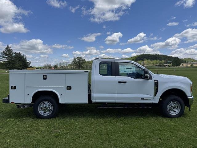 New 2026 Oxford White Ford F-350® XL image 22