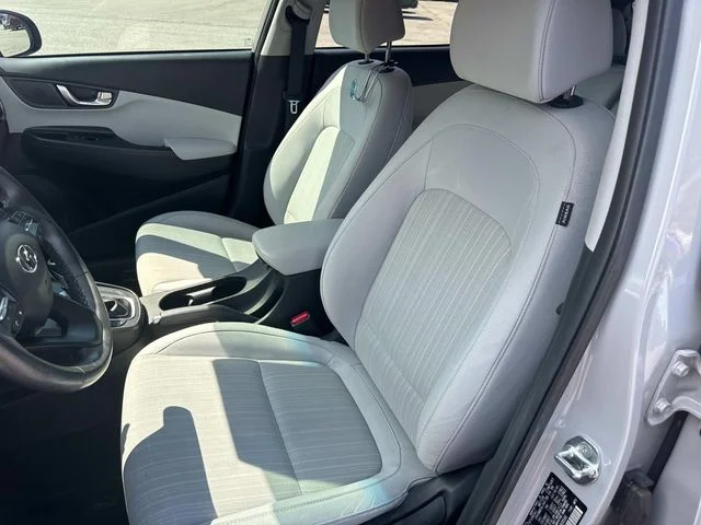 Used 2022 Silver Hyundai SEL image 28
