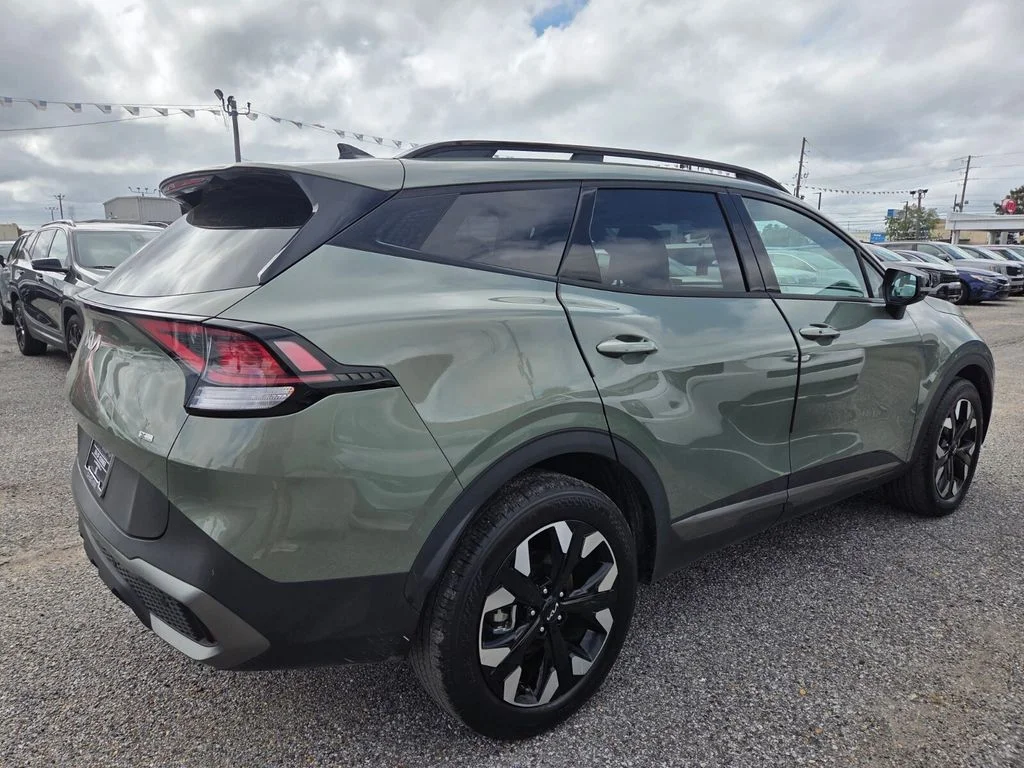 Used 2023 Green Kia X-Line image 5