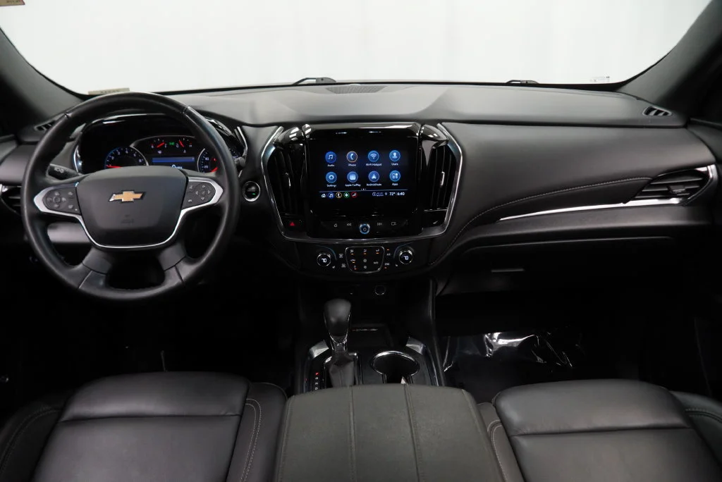 Used 2023 MOSAIC BLACK METALLIC Chevrolet LT Leather image 3