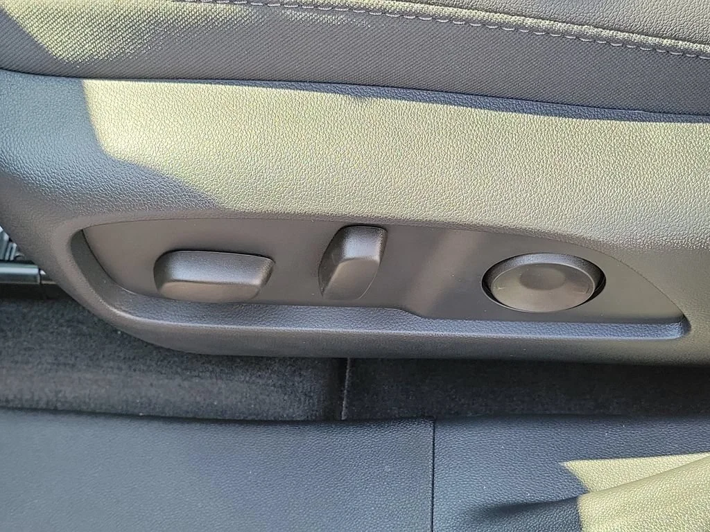 2027 Chevrolet Equinox LT - Photo 6