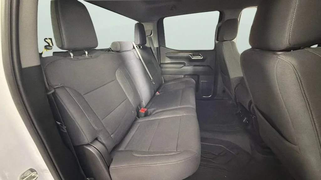 Used 2024 Summit White Chevrolet LT image 30