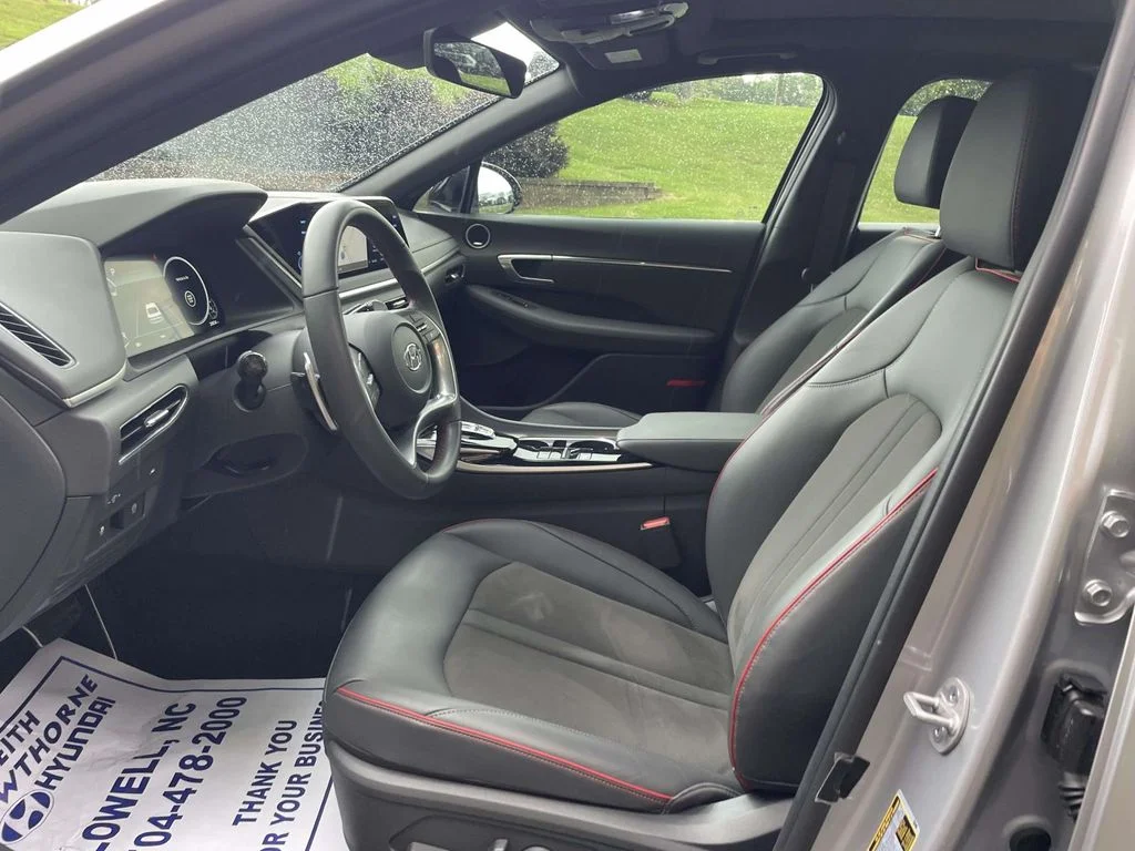 Used 2023 Silver Hyundai SEL Plus image 16