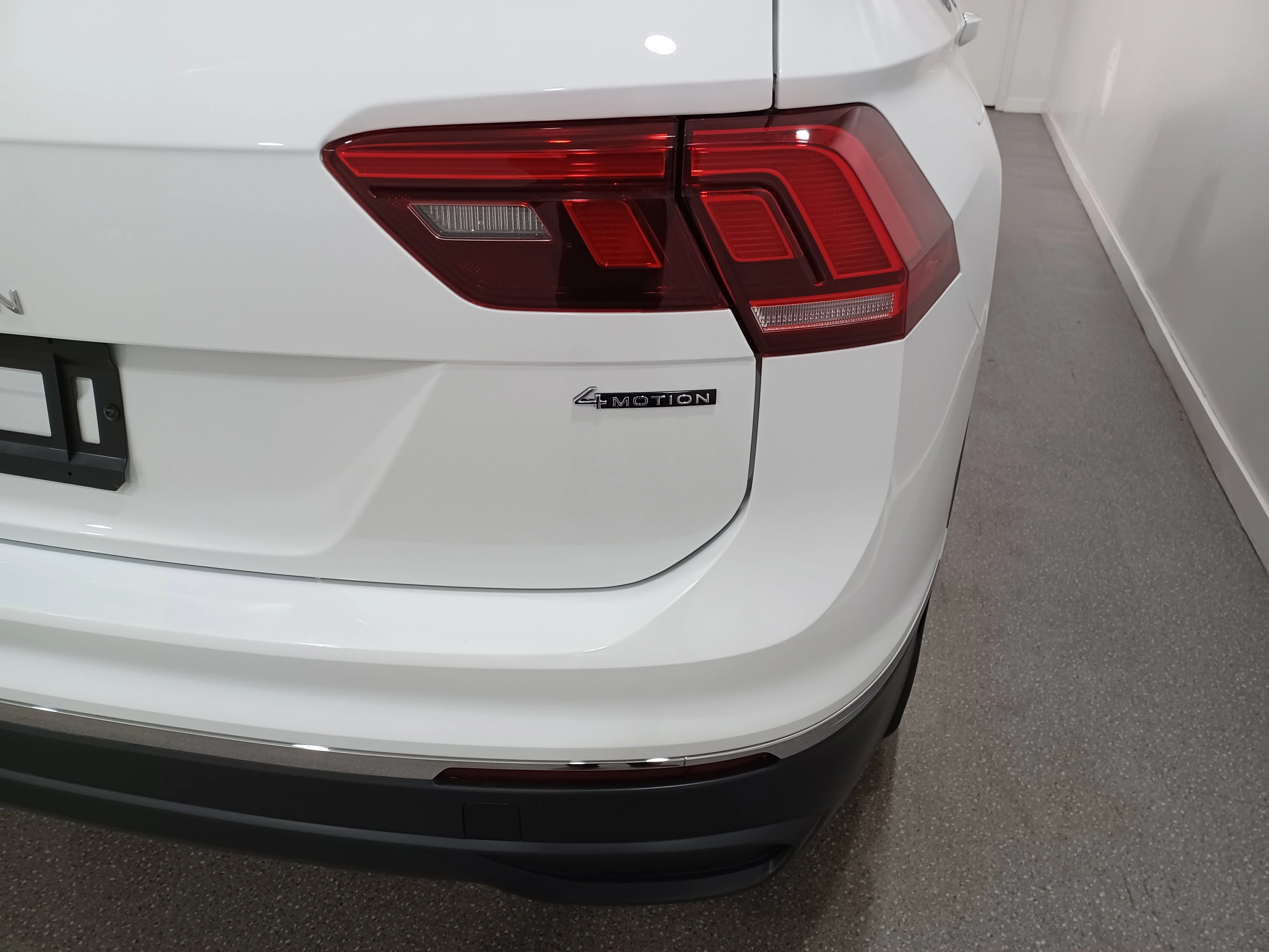 Certified Used 2024 Pure White Volkswagen Comfortline 4Motion*Adapt Cruise | Remote Start | Htd Lthr & Wheel | Pano Roof | Blind Spot Detect image 23